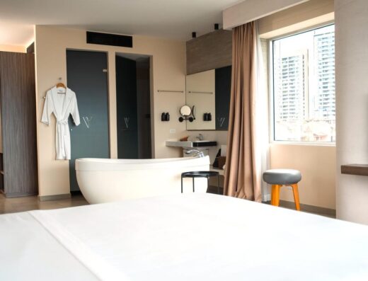 V Grand Hotel Radisson Individuals