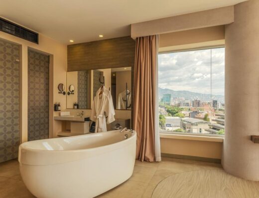 V Grand Hotel Radisson Individuals