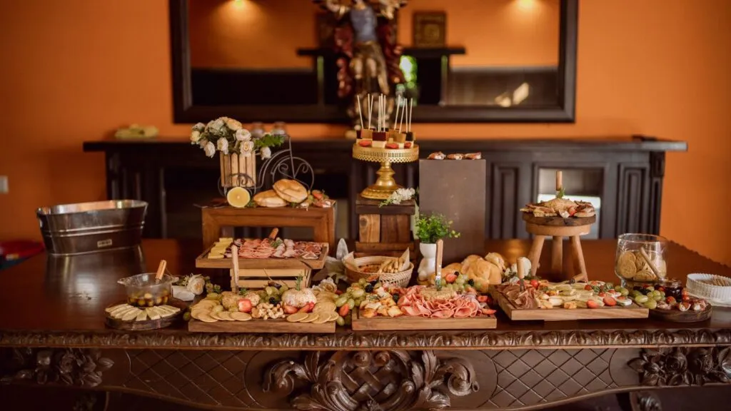 Catering y banquetes para boda en Medellín: qué preguntar antes de firmar