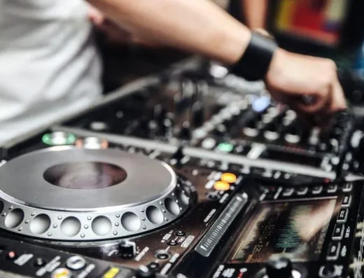 Imagen de referencia: DJ para bodas
