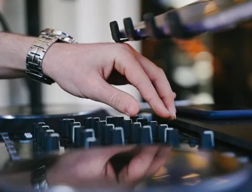 Imagen de referencia: DJ para bodas