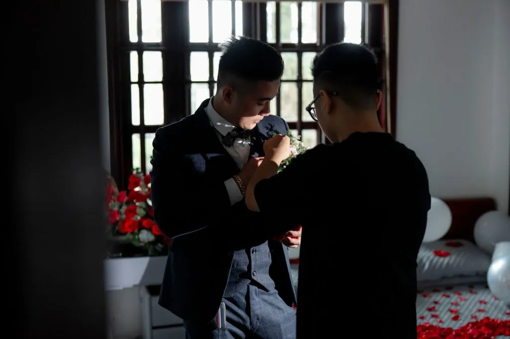 Traje de matrimonio para hombre: estilos, telas según el clima y cuándo mandarlo a hacer
