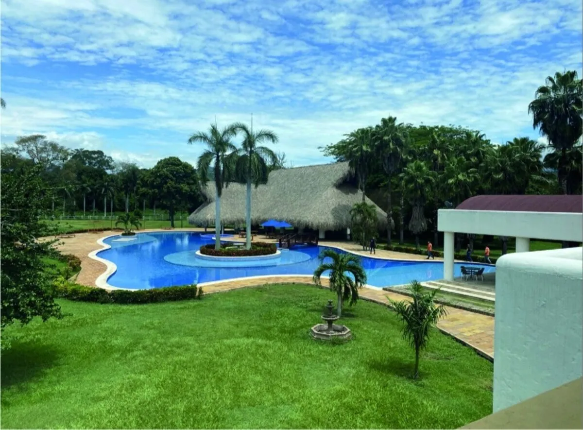 Villa del Río en Santa Fé de Antioquia: vista 2 de los espacios para eventos