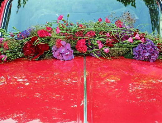 Imagen de referencia: carro de novios clásico o antiguo