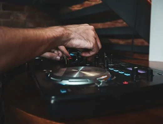 Imagen de referencia: DJ para bodas