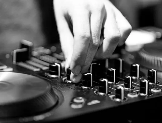 Imagen de referencia: DJ para bodas