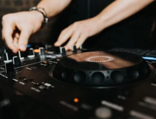 Imagen de referencia: DJ para bodas