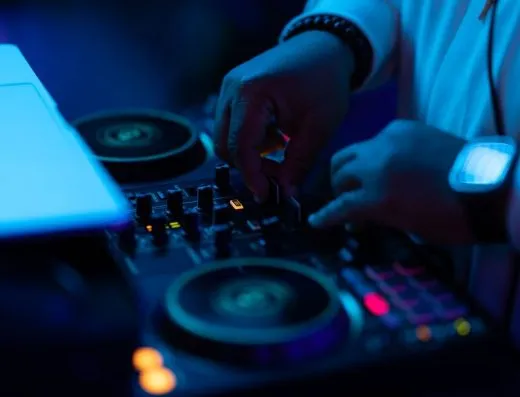 Imagen de referencia: DJ para bodas