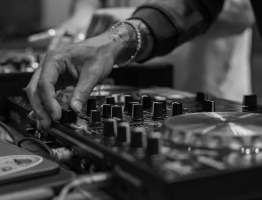 Imagen de referencia: DJ para bodas