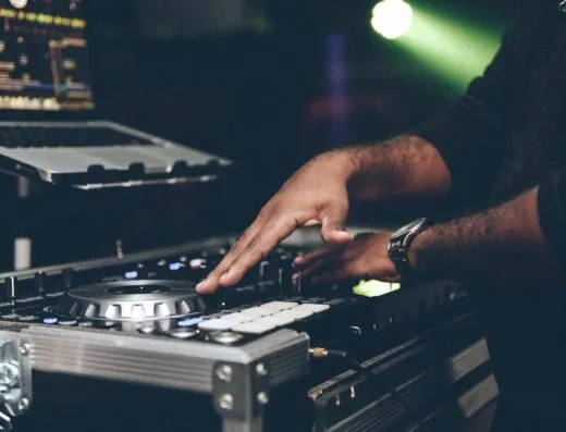 Imagen de referencia: DJ para bodas