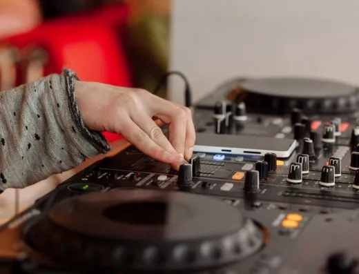 Imagen de referencia: DJ para bodas