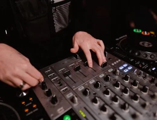 Imagen de referencia: DJ para bodas