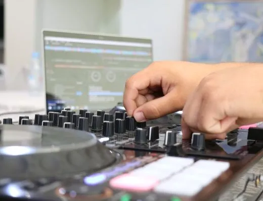 Imagen de referencia: DJ para bodas