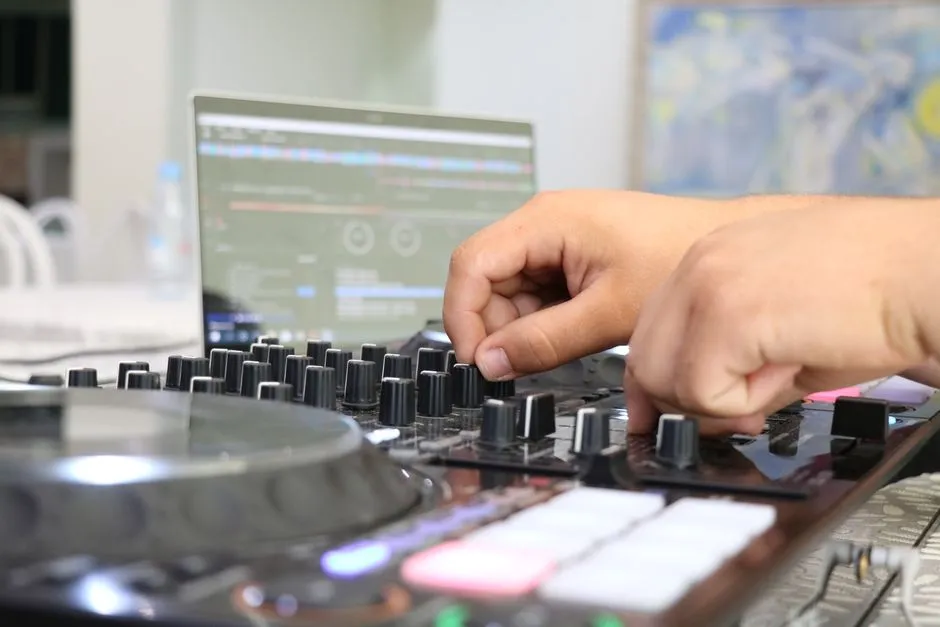 Imagen de referencia: DJ para bodas