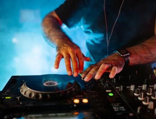 Imagen de referencia: DJ para bodas