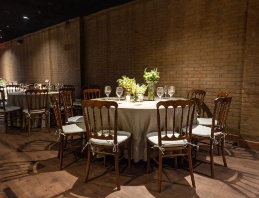 Imagen de referencia: sillas y mesas para bodas